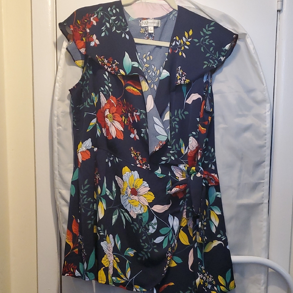 NM Neiman MARCUS Floral Sleeveless Blouse